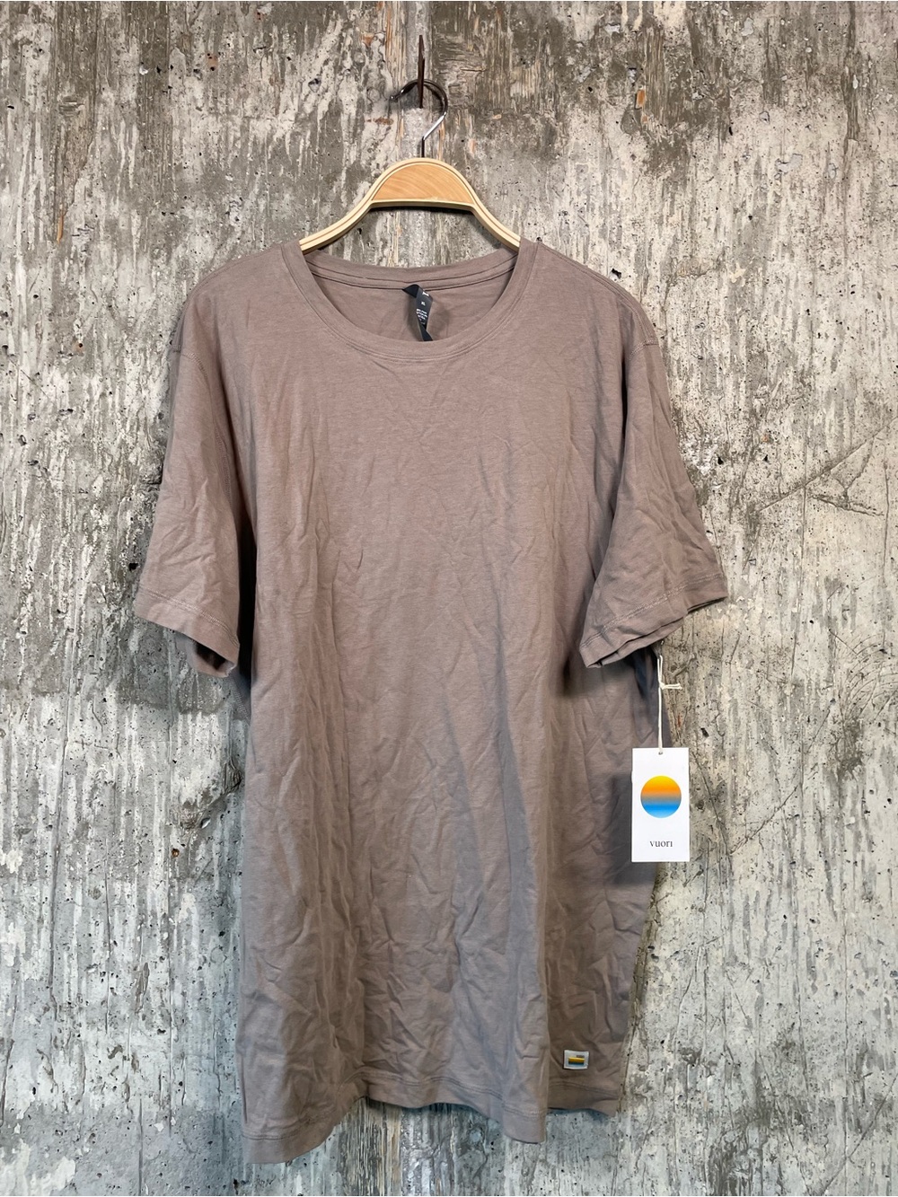 VUORI Men's Tuvalu Tee Size XL in Walnut